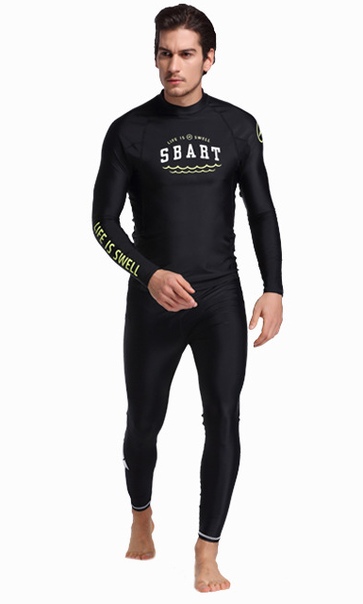 Чисто черный мужской плавательный костюм фото