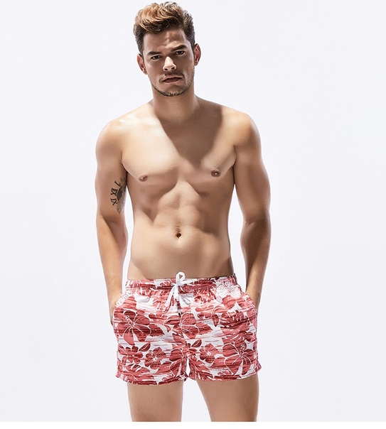 Короткие мужские шорты с цветами на море фото
