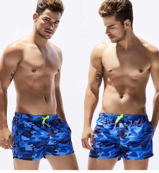 Короткие камуфляжные шорты для купания мужские фото