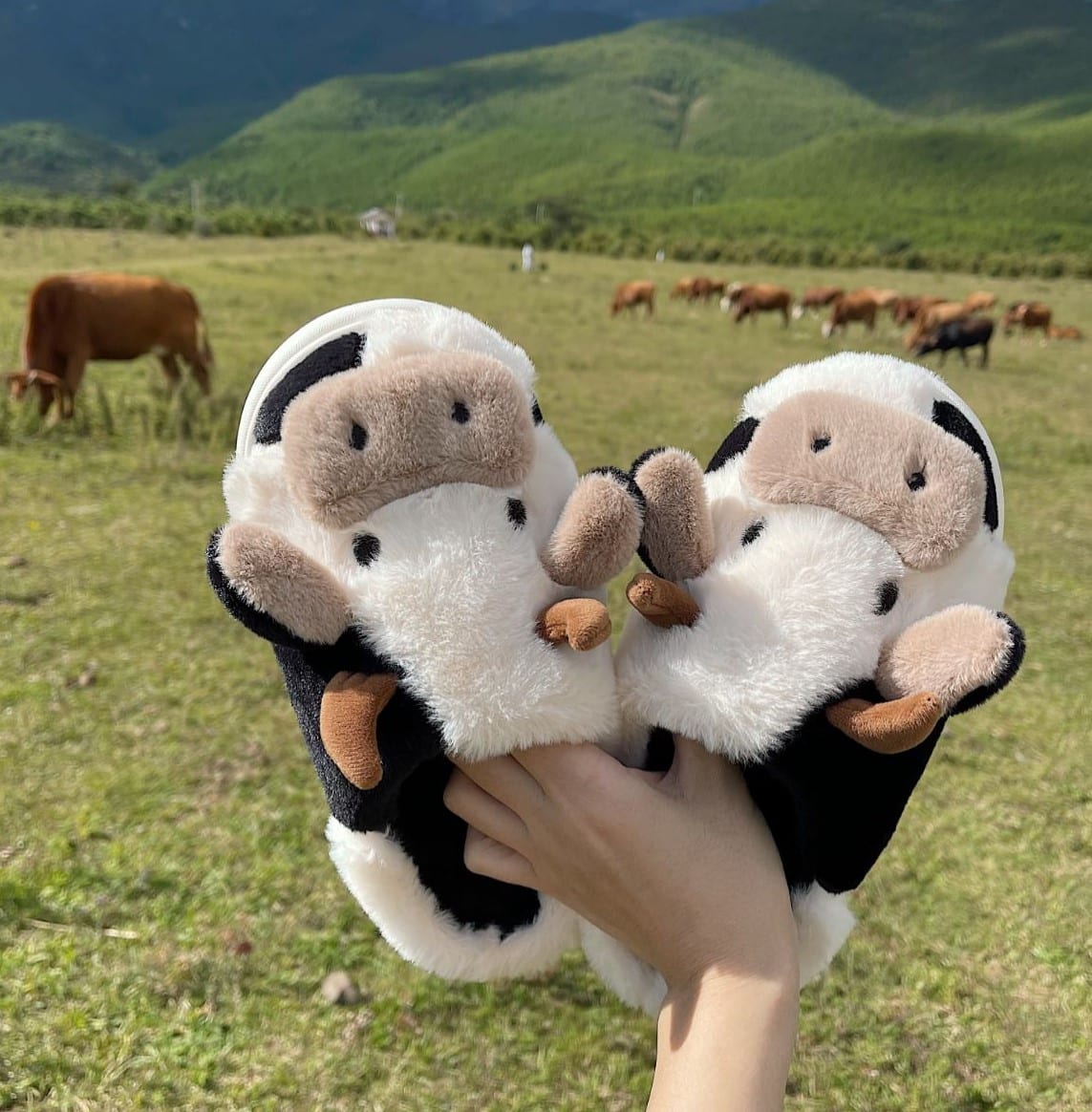 Теплые плюшевые тапочки коровы фото