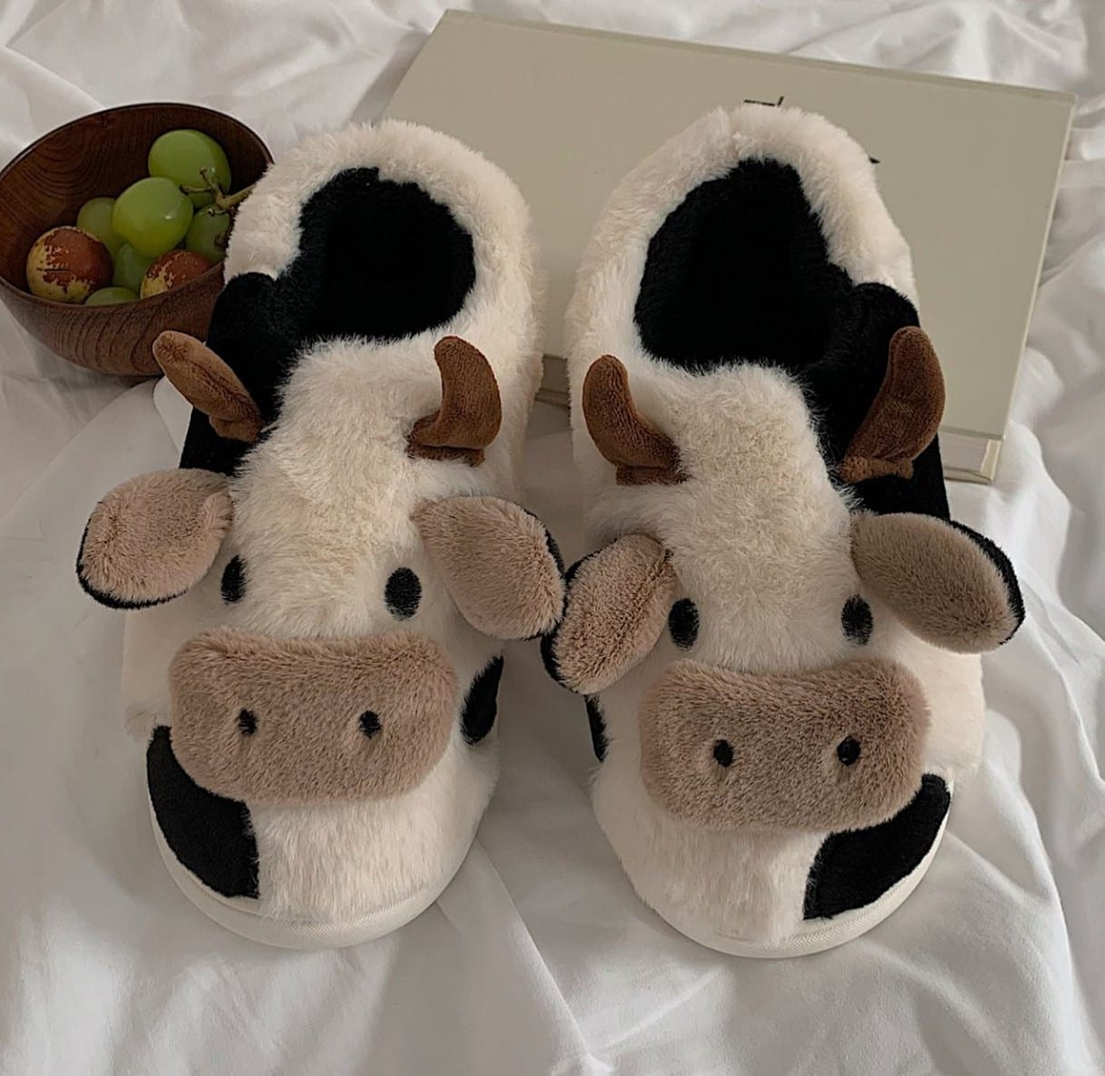 Теплые плюшевые тапочки коровы фото