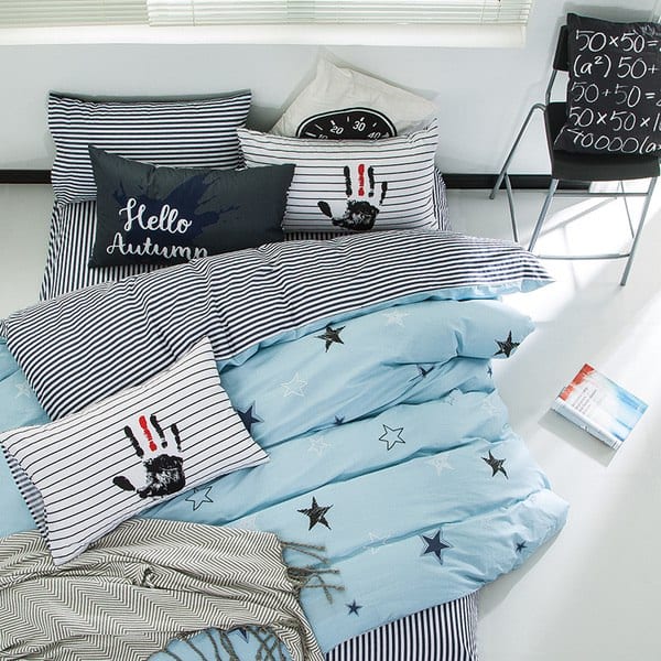 Отличный яркий голубой спальный комплект со звездами фото