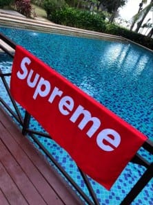 Красное полотенце Supreme фото
