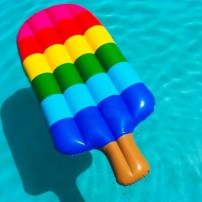 Надувной матрас для плаванья разноцветное мороженое фото