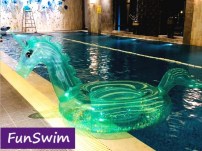 Огромный прозрачный единорог фото