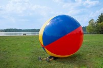 Огромный 2-х метровый надувной пляжный мяч фото