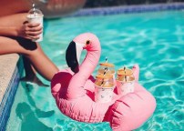 Надувной подстаканник розовый фламинго на 4 стаканчика фото