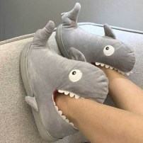 Тапочки в виде акул