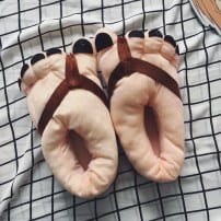 Плюшевые тапки лапки с пальцами - в виде больших ног фото