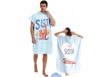 Яркое пляжное полотенце пончо Sloth с ленивцем