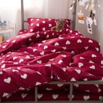 Красивое постельное белье с белыми сердцами фото