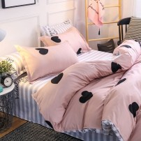 Симпатичный розовый постельный набор с сердечками фото