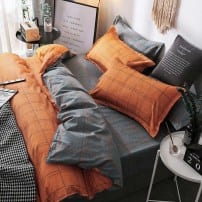 Постельный набор оранжевого цвета в стильную клетку фото