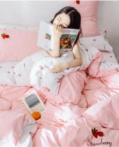 Комплект постельного белья в клубничку фото