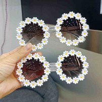 Детские очки с маленькими белыми цветочками